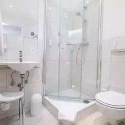 Badezimmer mit Dusche/ WC Wellnesshotel Rothfuss Bad Wildbad