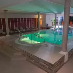Badelandschaft und Hallenbad des Wellnesshotel Rothfuss in Bad Wildbad im Schwarzwald