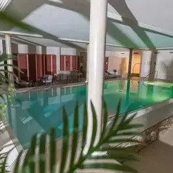 Badelandschaft und Hallenbad des Wellnesshotel Rothfuss in Bad Wildbad im Schwarzwald