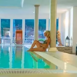 Badelandschaft und Hallenbad des Wellnesshotel Rothfuss in Bad Wildbad im Schwarzwald