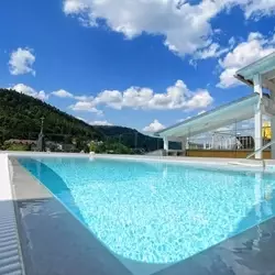 Infinity Au�enpool des Wellnesshotels Rothfuss mit Aussicht �ber Bad Wildbad 