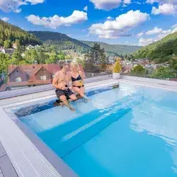 Wellnessurlaub am Infinitypool im Wellnesshotel Rothfuss in Bad Wildbad im Schwarzwald