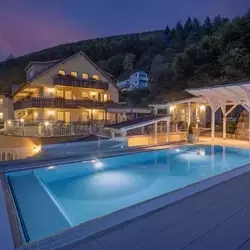 Infinitypool Au�enpool im Wellnesshotel Rothfuss in Bad Wildbad bei Nacht