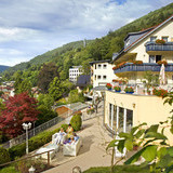 Hausansicht und Schwarzwald-Umgebung des Wellnesshotel Rothfuss in Bad Wildbad