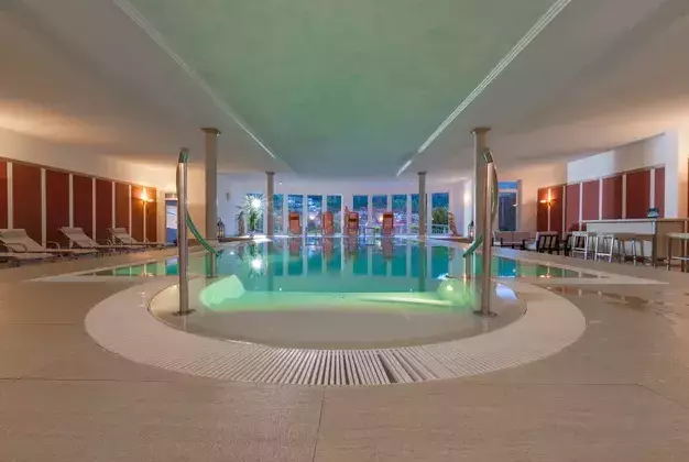 Badelandschaft und Hallenbad des Wellnesshotel Rothfuss in Bad Wildbad im Schwarzwald