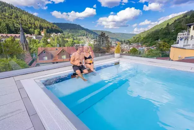 Wellnessurlaub am Infinitypool im Wellnesshotel Rothfuss in Bad Wildbad im Schwarzwald