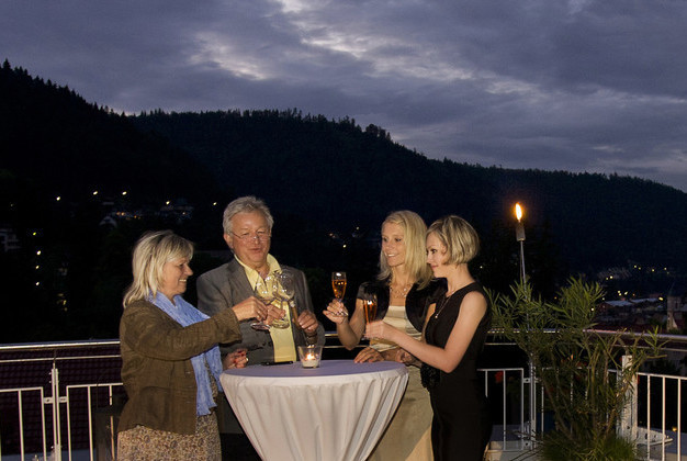 Get Together zum Meeting auf der Sonnenterrasse des Wellnesshotels Rothfuss