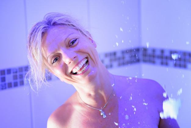 Schneedusche im Wellnesshotel Rothfuss im Schwarzwald