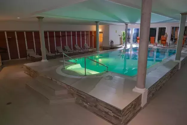 Zweisamkeit auf der Sonnenterrasse des Wellnesshotel Rothfuss in Bad Wildbad im Schwarzwald