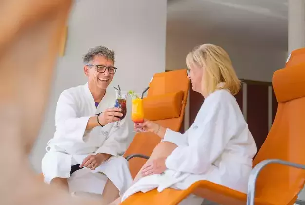 Badelandschaft mit Ruheliegen im Wellnesshotel Rothfuss in Bad Wildbad im Schwarzwald