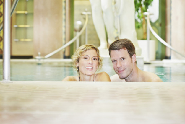 Entspannen zu Zweit im Palais Thermal - bernachten im Wellnesshotel Rothfuss in Bad Wildbad
