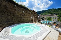 Whirlpool und Infinity Au�enpool